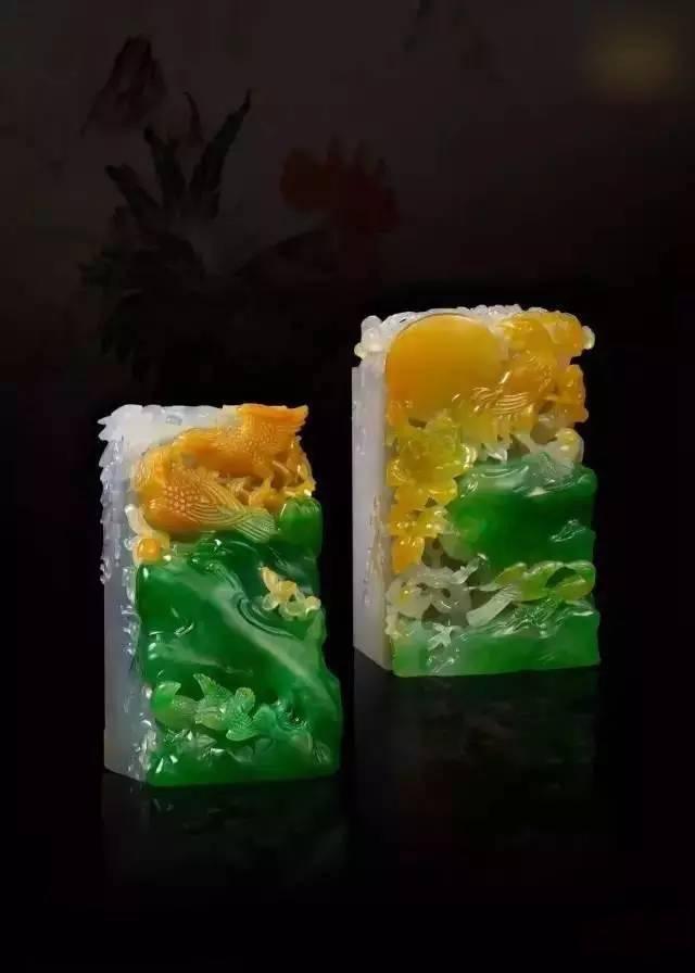 黄加绿翡翠印章：勿忘初心，无问西东！  第2张