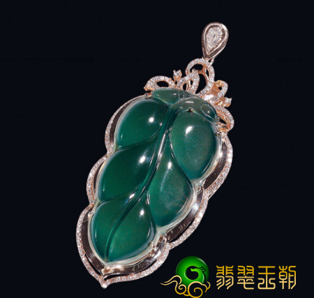 白底糯种翡翠玻璃种翡翠的使用价值层面，满绿翡翠会更好   第3张