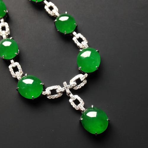 真正翡翠玻璃种价钱翡翠项链为何受人欢迎？如何衡量它的价格？   第1张