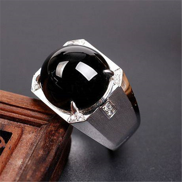 玻璃种帝王绿翡翠墨翠适合什么人佩戴？综合多方面看一下！   第1张