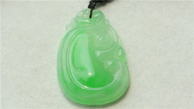 翡翠原石明料手镯料市场上最受欢迎的翡翠挂件，第一名竟然是它！   第1张