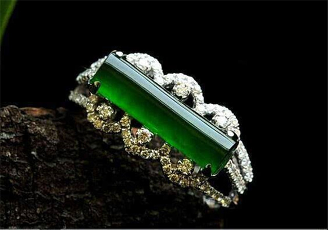 什么是翡翠的色？带你领略它的美！   第2张