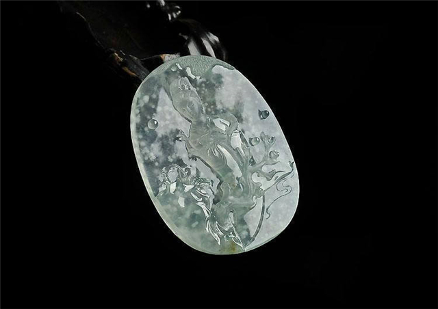 翡翠手镯怎么取下来木那翡翠的特点有哪些?怎么挑选它才会涨！   第3张