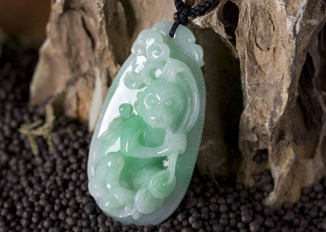 翡翠c货手镯图片翡翠的挑选技巧你知道吗？它值得我们收藏！   第1张