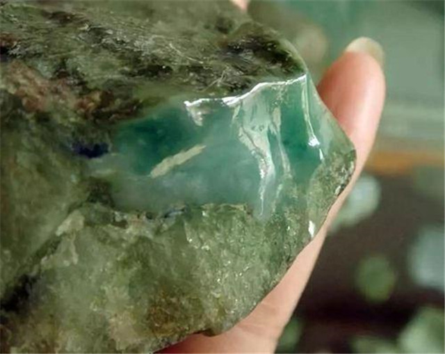 怎样辨别好的翡翠手镯雾决定了翡翠的种质？我们一起来判断一下！(图文)   第1张