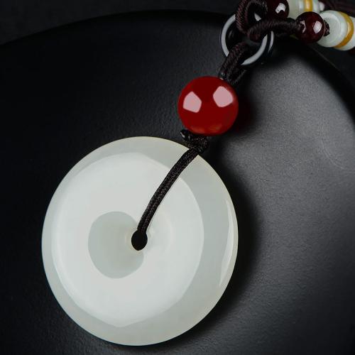 三彩翡翠项链图玉和翡翠两者之间有区别吗？本文为你解疑答惑！   第1张