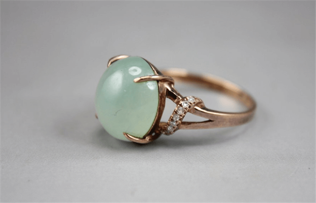 翡翠批发怎么做新手必看，翡翠玉石的鉴别方法不可错过！   第1张