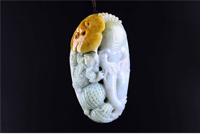 荷叶翡翠挂件翡翠把件价值怎么样？来看看它正确的把玩方法！   第1张