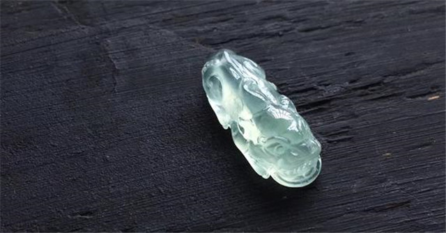 糯米翡翠手镯图片大全佩戴貔貅哪种造型更好？讲一讲不同外观的翡翠貔貅！   第3张