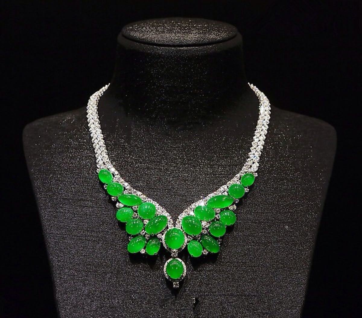 真正翡翠玻璃种价钱翡翠项链为何受人欢迎？如何衡量它的价格？   第2张