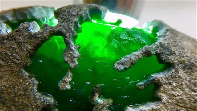 十大翡翠原石场口如何判断翡翠原石价值？需多角度来分析！   第3张