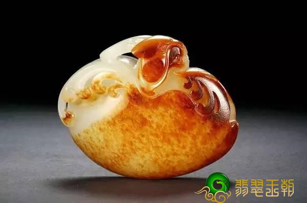 翡翠的糯种是什么意思为何新疆和田玉的价格对比翡翠的低？   第1张