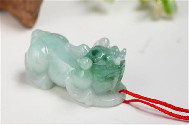 腾冲买翡翠手镯翡翠貔貅吊坠多少钱？关于它的佩戴禁忌你知道多少？   第4张