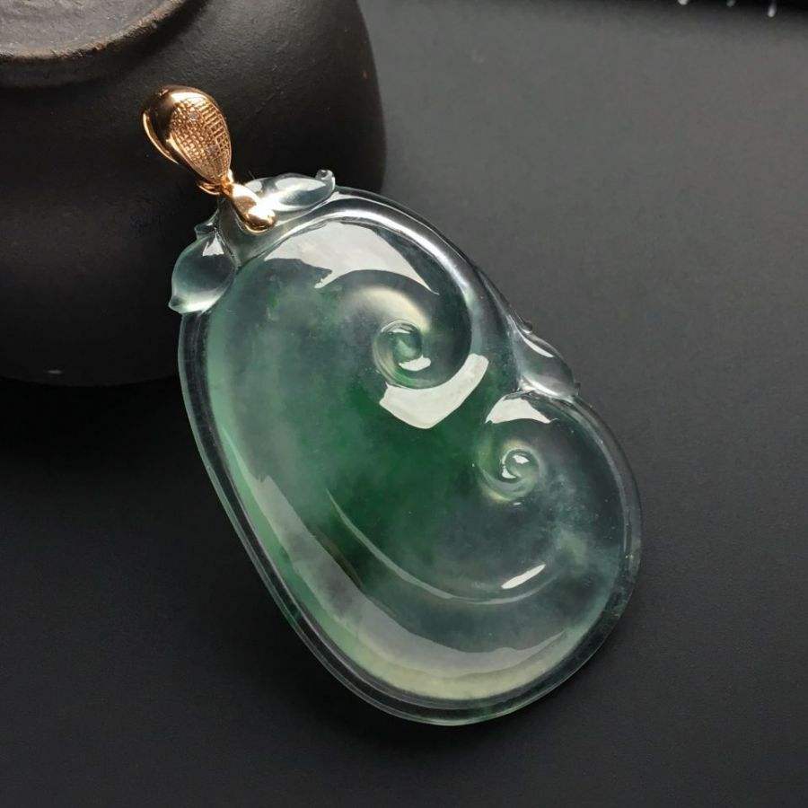 七彩云南翡翠手链如何衡量高档翡翠价格？什么样的翡翠才能叫高档翡翠？   第3张