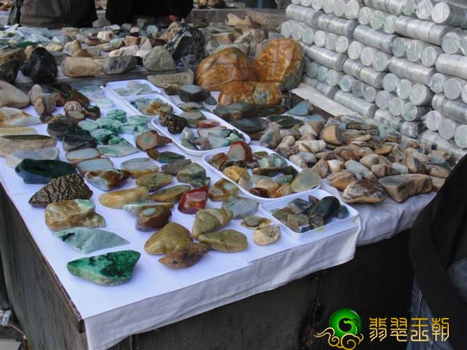在云南丽江买翡翠靠谱么？告诉你丽江买翡翠时的小技巧   第2张