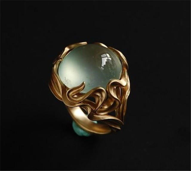 紫翡翠白菜挂件价格现在翡翠价值高吗？牢记它是艺术品！   第2张