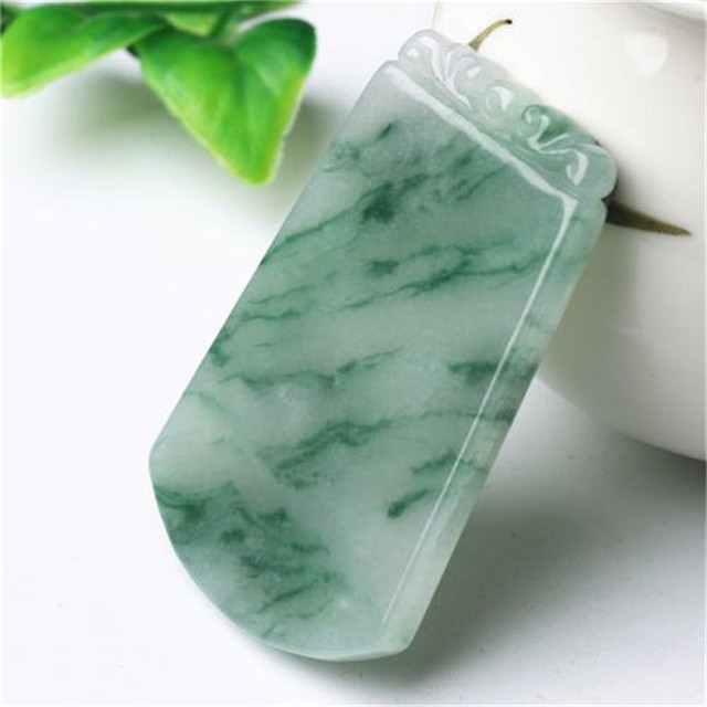 翡翠财神吊坠如何挑选翡翠无事牌？点击此文查看答案！(图文)   第1张