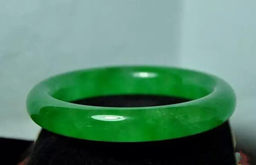 深入了解翡翠手镯价格，教你如何看透它！   第4张