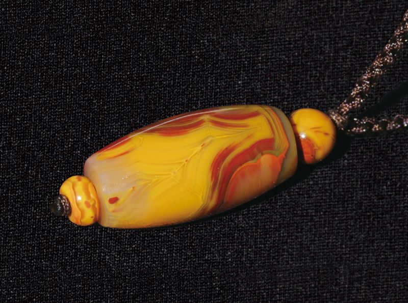 玻璃种翡翠开窗黑色战国红 小众蕴藏大商机  第2张