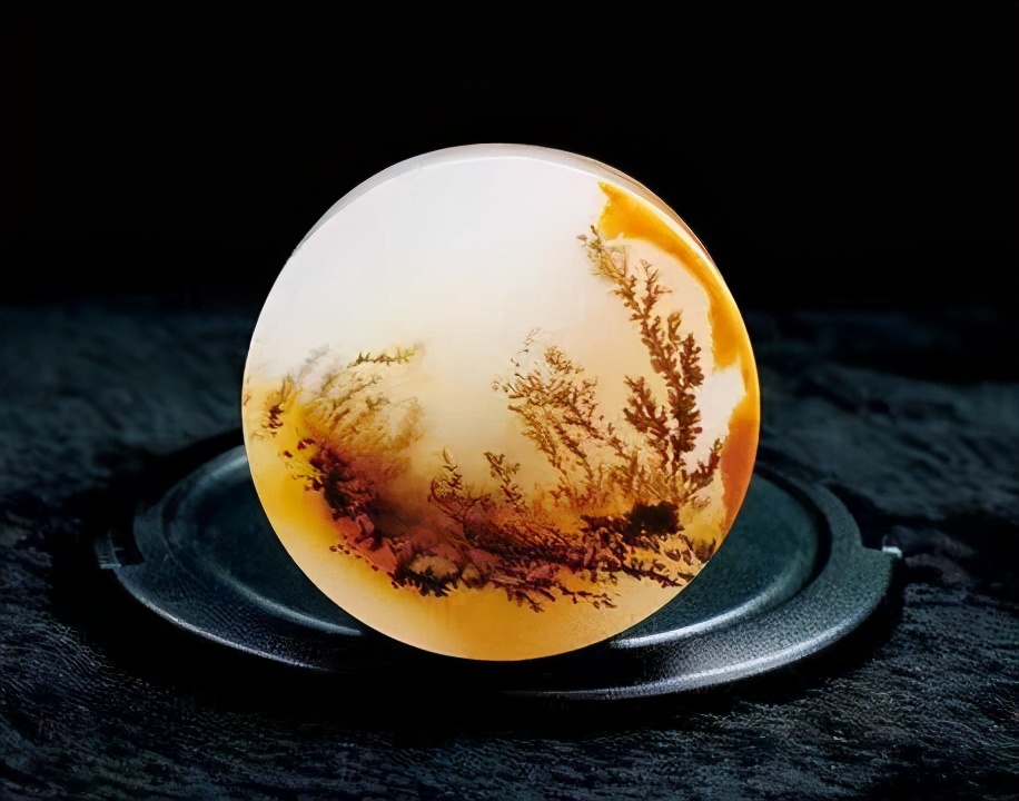 翡翠吊坠天然翡翠不可小看的黄龙玉，价值竟也不菲！你想知道该如何收藏吗？  第7张