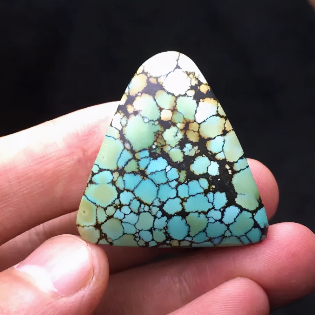 小块翡翠原石去皮如果您见过这七种绿松，算我输  第15张