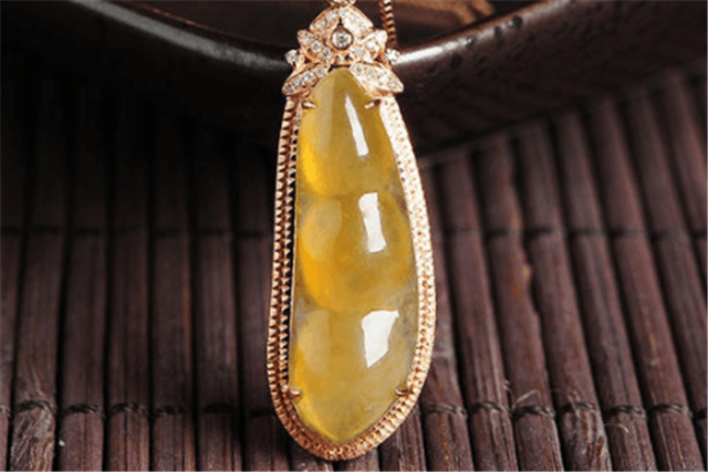 高绿翡翠冰黄翡翠的收藏价值如何？原来它的挑选有这么多讲究！   第2张