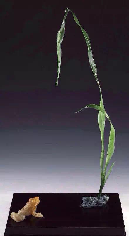 翡翠挂件如何选
                这些花花草草居然价值百万，太美了
   第3张