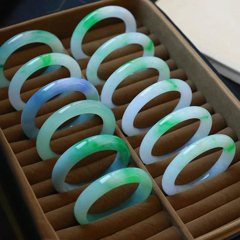 a货翡翠项链翡翠选购技巧：翡翠手镯这样买既划算，又省钱，性价比还高  第4张