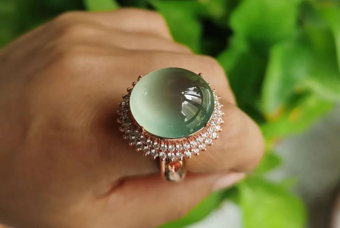 越简单反而越贵？“素面”翡翠的价值逻辑！  第4张