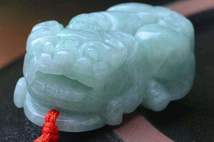 翡翠貔貅有什么寓意？常见的翡翠貔貅饰品有哪些？   第3张
