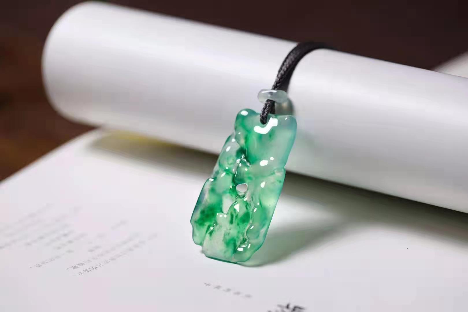 什么是老坑翡翠手镯？老坑翡翠手镯多少钱？看完涨知识  第2张