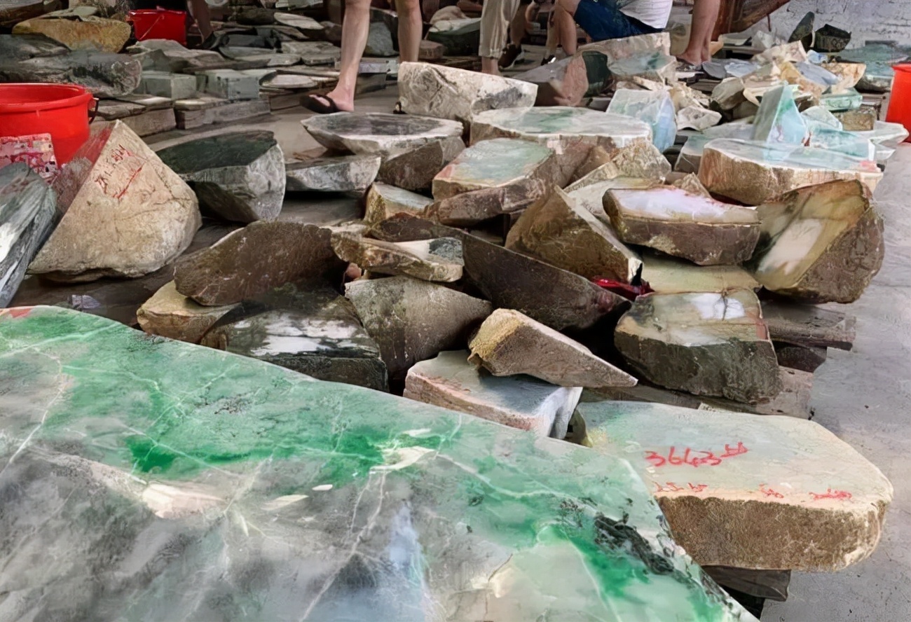 翡翠原石毛料价格一直走高怎么来赌？  第5张