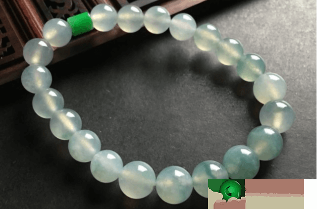 你要买一款翡翠佛珠吗？快讨论一下冰种飘花翡翠手串价格吧！   第2张