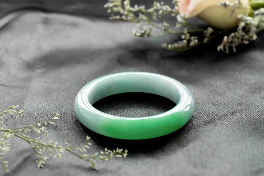 高糯化种水翡翠如何理性看待翡翠手镯价格高低之间的界定，新手必看  第6张