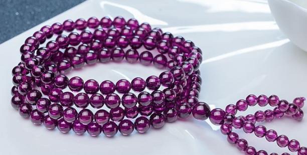 怎么去掉翡翠原石的皮不同颜色的石榴石寓意竟然不同  第2张