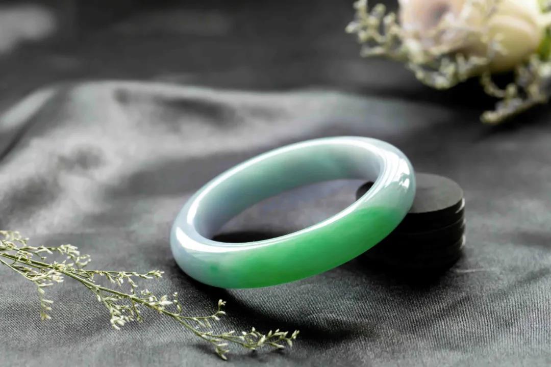 高糯化种水翡翠如何理性看待翡翠手镯价格高低之间的界定，新手必看  第2张