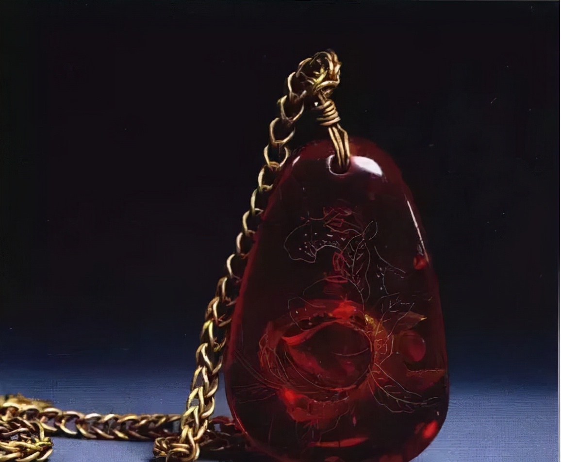 古代琥珀是可遇不可求的灵物，做成首饰晶莹似钻，美得荡气回肠  第2张