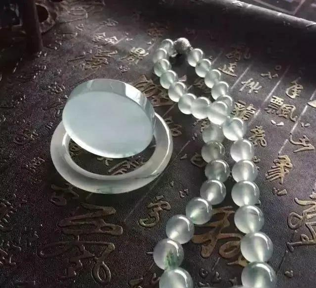 市场需求影响下，翡翠的价格又会产生什么样的变化？  第2张