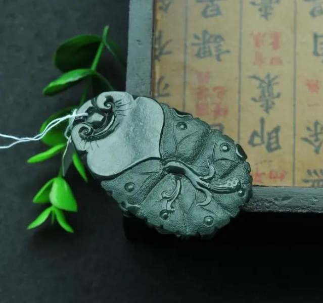 徳玉缘翡翠品牌怎样墨翠，翡翠里的贵族，尽显奢华  第4张