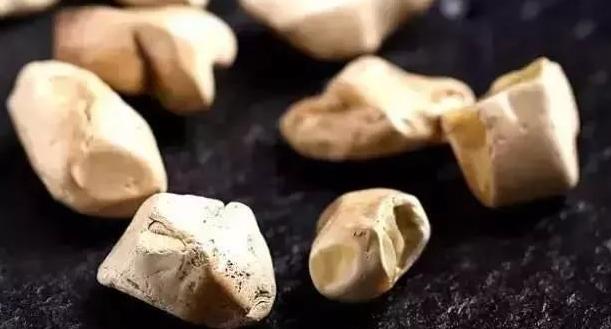 蜜蜡会越戴越黄吗  第6张