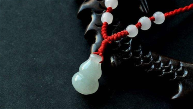 翡翠种水细糯翡翠从什么时候开始流行？原来它的市场变化这么大！   第3张