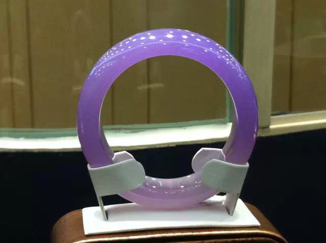 翡翠去哪里进货
                有钱也买不到的世界级翡翠手镯曝光
   第3张