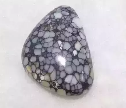 怎样辨别真假翡翠玉镯绿松石有多少种类  第23张