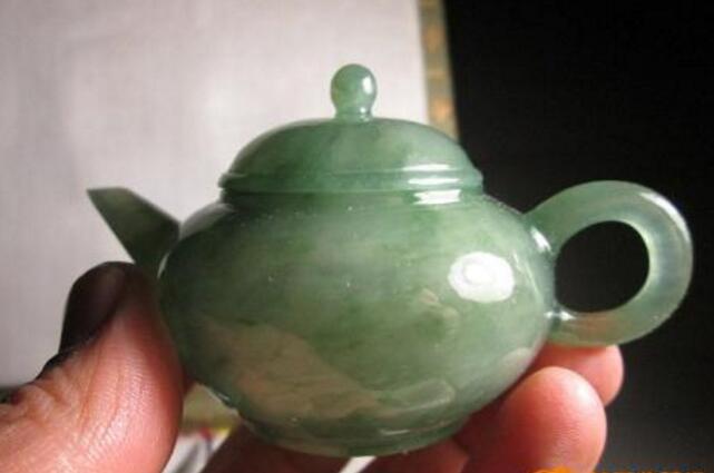 翡翠现在这么贵，都怪这两个女人！   第2张