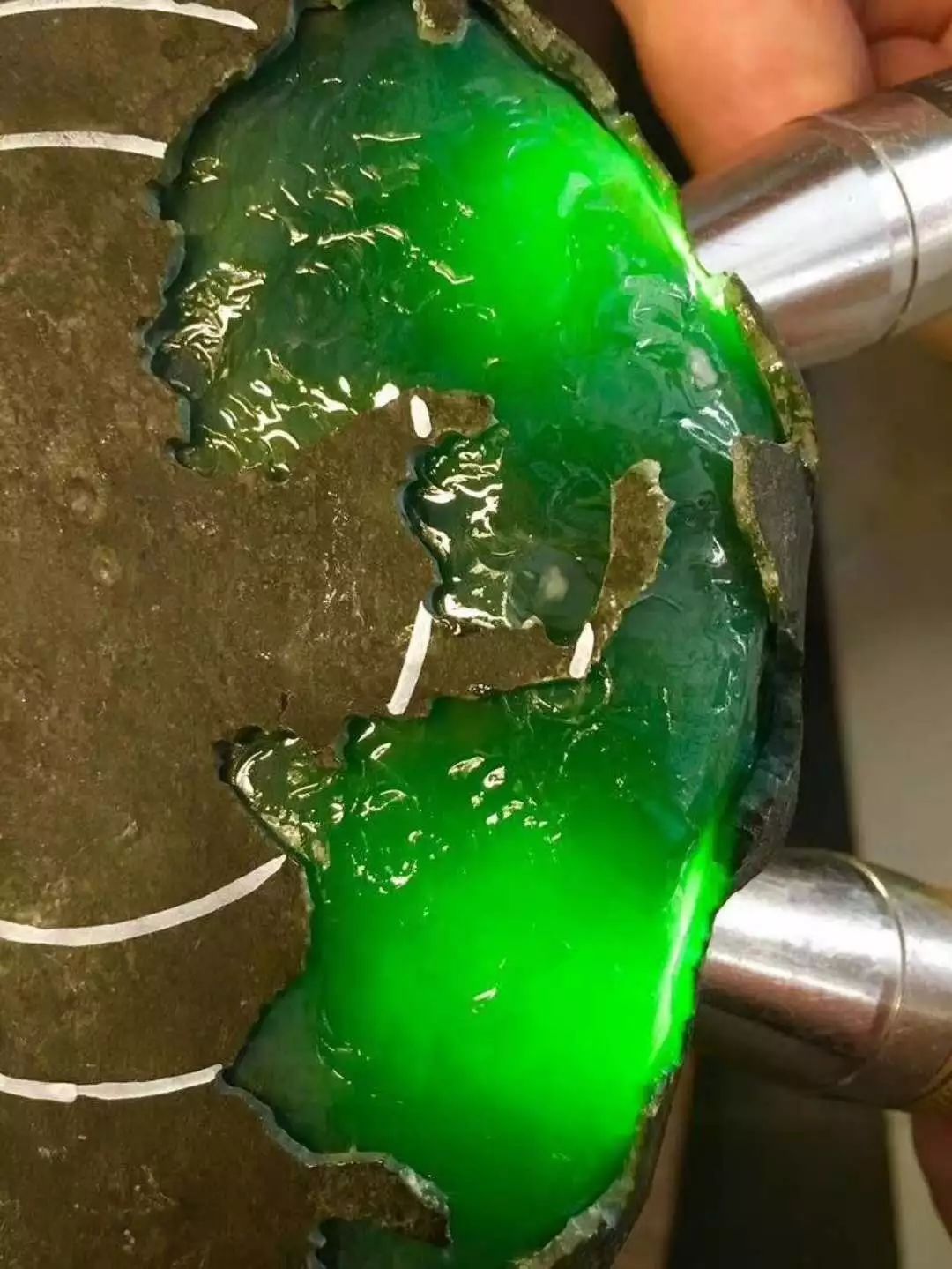 缅甸翡翠原石价格走势怎么挑选好的性价比高的翡翠手镯  第4张