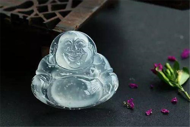 翡翠原石稳选购翡翠时要不要选择有棉的？答案和它的品质息息相关！   第2张