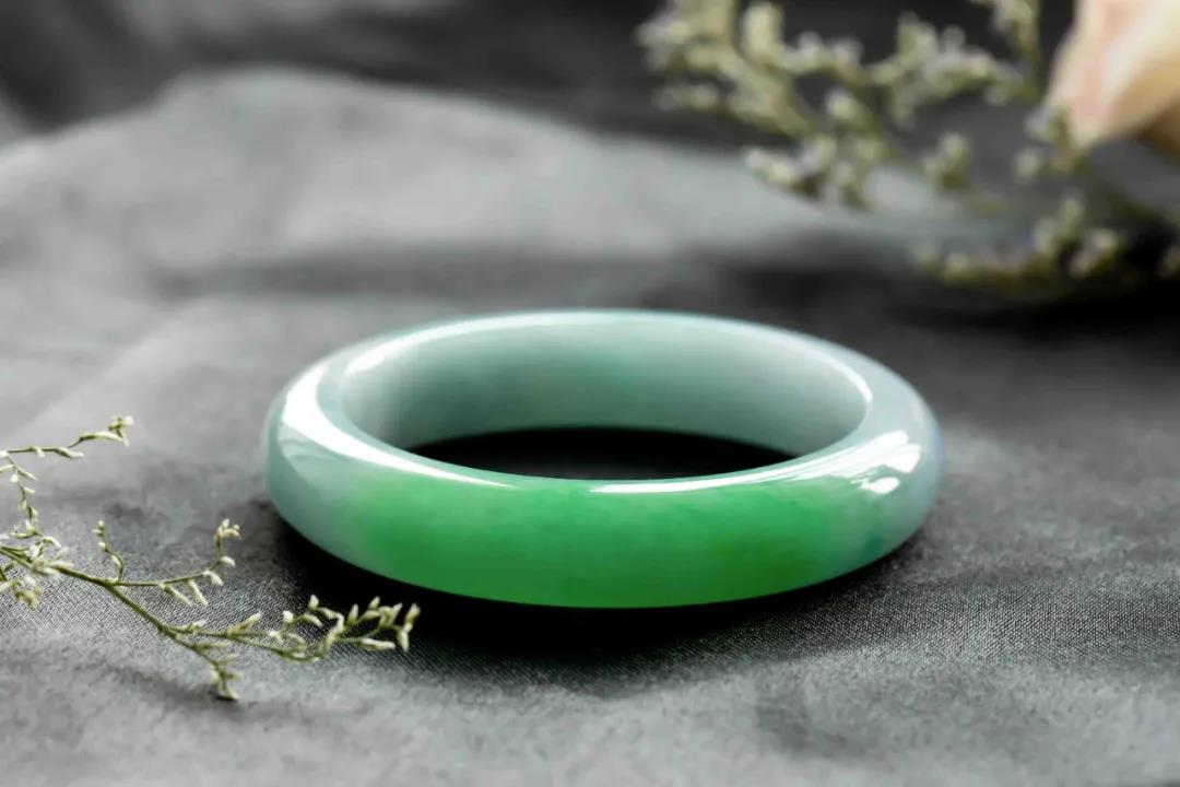 高糯化种水翡翠如何理性看待翡翠手镯价格高低之间的界定，新手必看  第5张