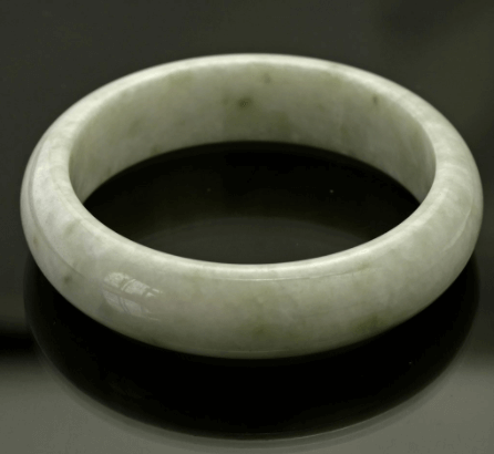 翡翠里白糯种翡翠手镯的价格怎么样？本文值得收藏！   第1张