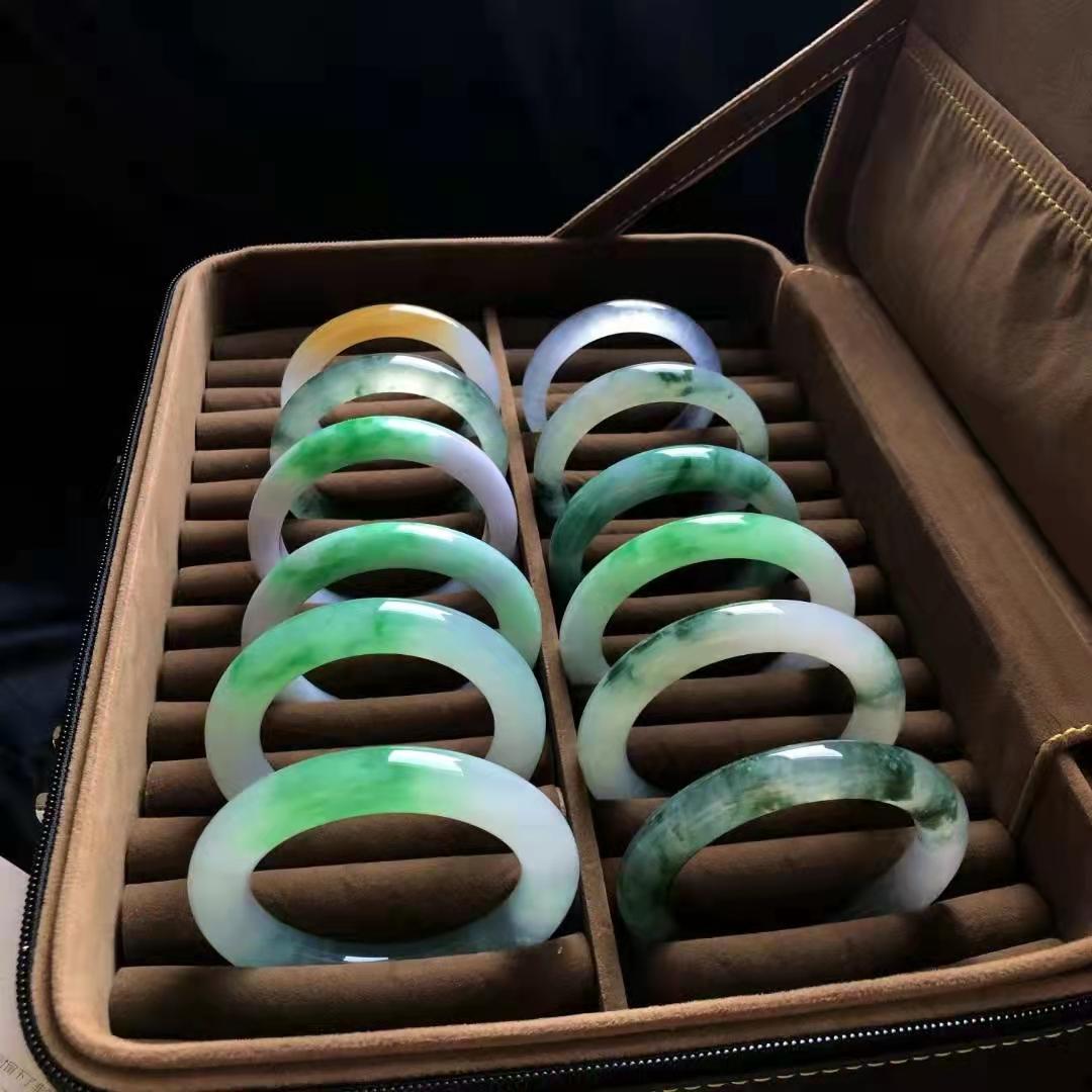 翡翠和玉哪个养人什么样的翡翠手镯好？记住以下五点就够了  第5张
