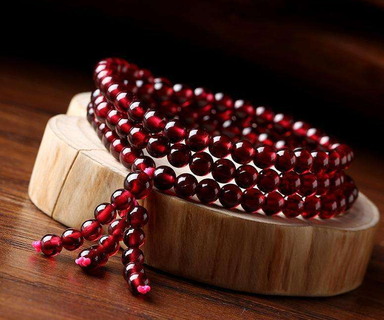 子母扣翡翠吊坠小小石榴石，凭什么受万千宠爱  第1张